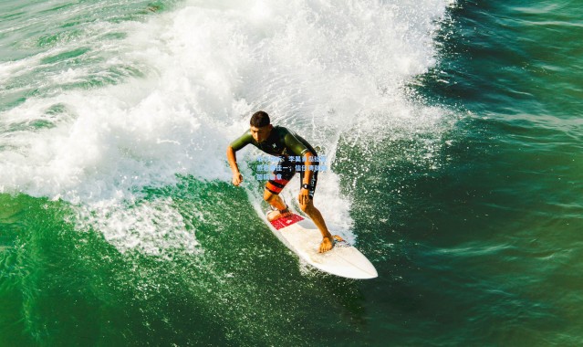 电子试玩：李昊青岛绽放感恩邵佳一，信任铸就绿茵新篇章