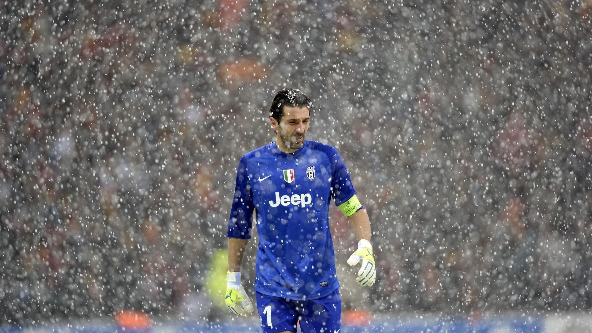 UFC 323焦点对决,梅西·巴伯与卡琳·席尔瓦的冠军争夺战